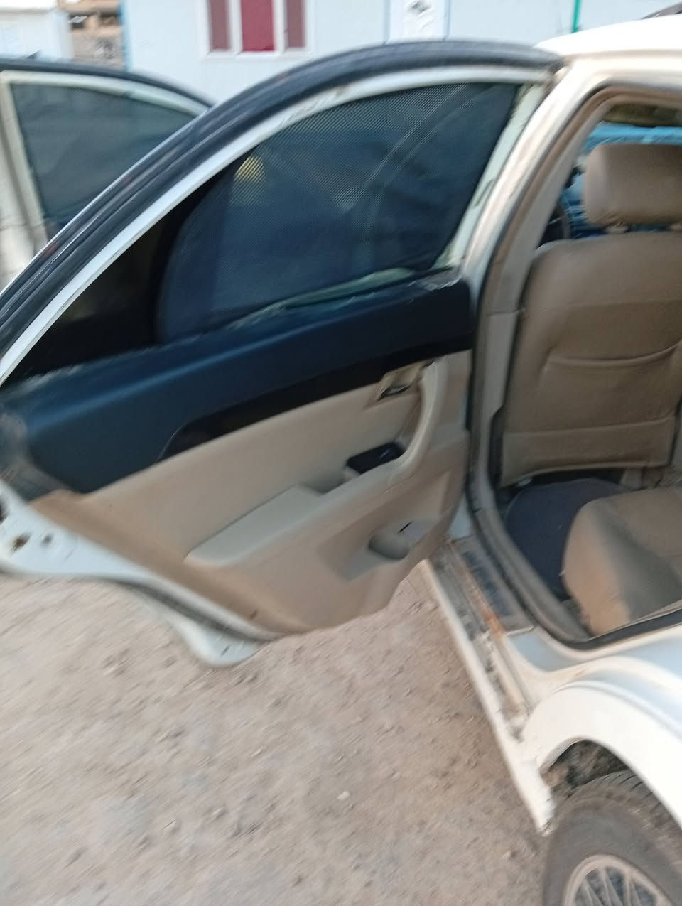 سلام عليكم سياره كران موديل 12 جاهزه تبريد حداديه مكينه كير مال جناي سياره كلش حلوه مكفوله من ضربه سياره مشروع وطني بسمنه رقم صاحبها ***********@سعر 45 وبيها مجال
