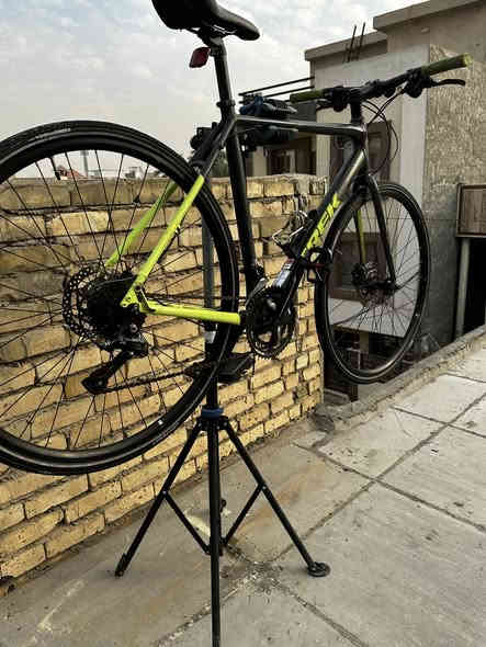 سلام عليكم 
بايسكل TREK (ZEKTOR 3) الغني عن التعريف موديل حديث2018 و بي باركود يعني اورجنااالل حجم (28) 
.
قياس الفريم(53) معدن المنيوم   خفيف ريشة كامل ما بي اي نقص نضافة 85 %
.
سستم بكامل شيمانو سورا بريكات شيمانو هايدورليك  بدالات (2.9 )و صينية من نوع (FSA) الغنية عن التعريف 
.
الويالة (بولبرن) نوع  BONTRAGER
الباسكل بعده عل ‏وضع الحاوية 
كله ختم واحد (BONTRAGER) من إطارات 
مكاني بغداد بالمنصور 
رقمي (***********) السعر خاص 🩶
