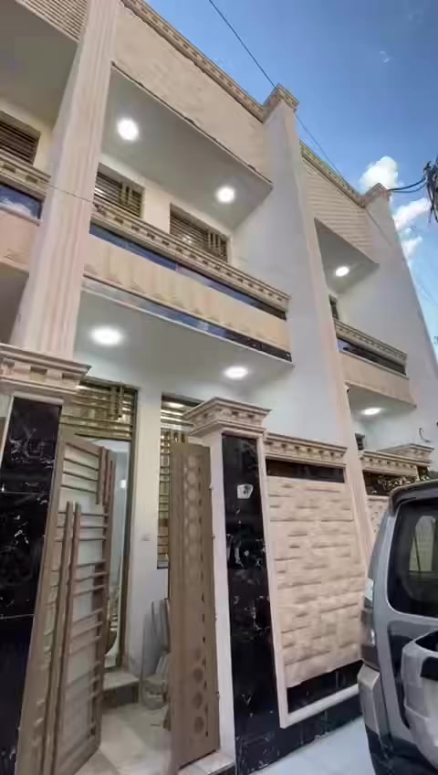 السلام عليكم 
بيت للايجار 
مساحة 60 
الفيدو قديم هسه طلع من مؤجر
البيت بعده جديد 
بيت درجه اولى 
تأسيس كامرات وتبريد وستلايت كله دفن 
مبردات 2 بنكات بكل غرفه بنكه 
البيت نظام صروخيات تدور الهواء 
للاتصال ***********
موقع البيت قرب صيدلة الغفاري
