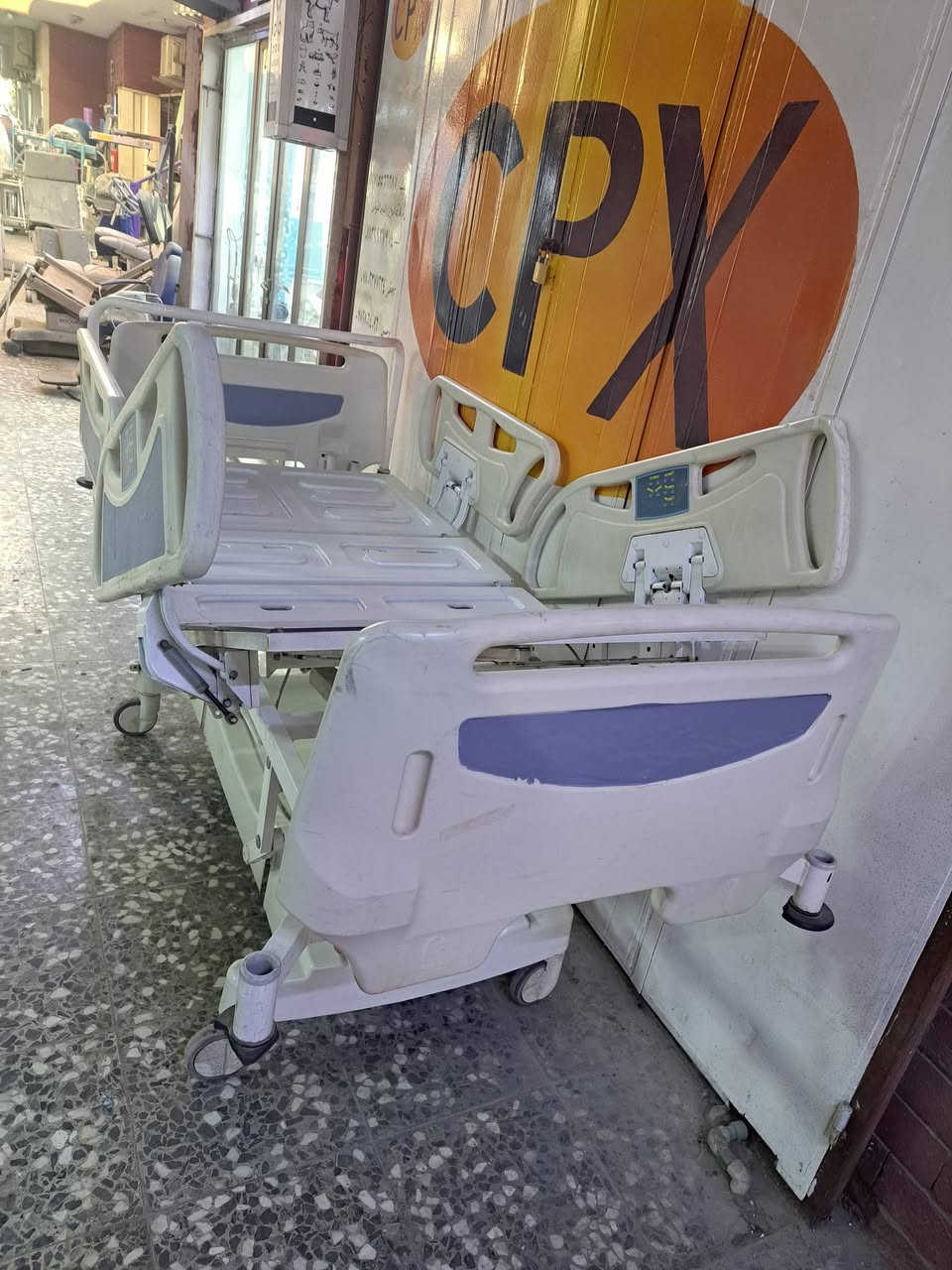 سرير كهربائي للبيع الاتصال ***********
