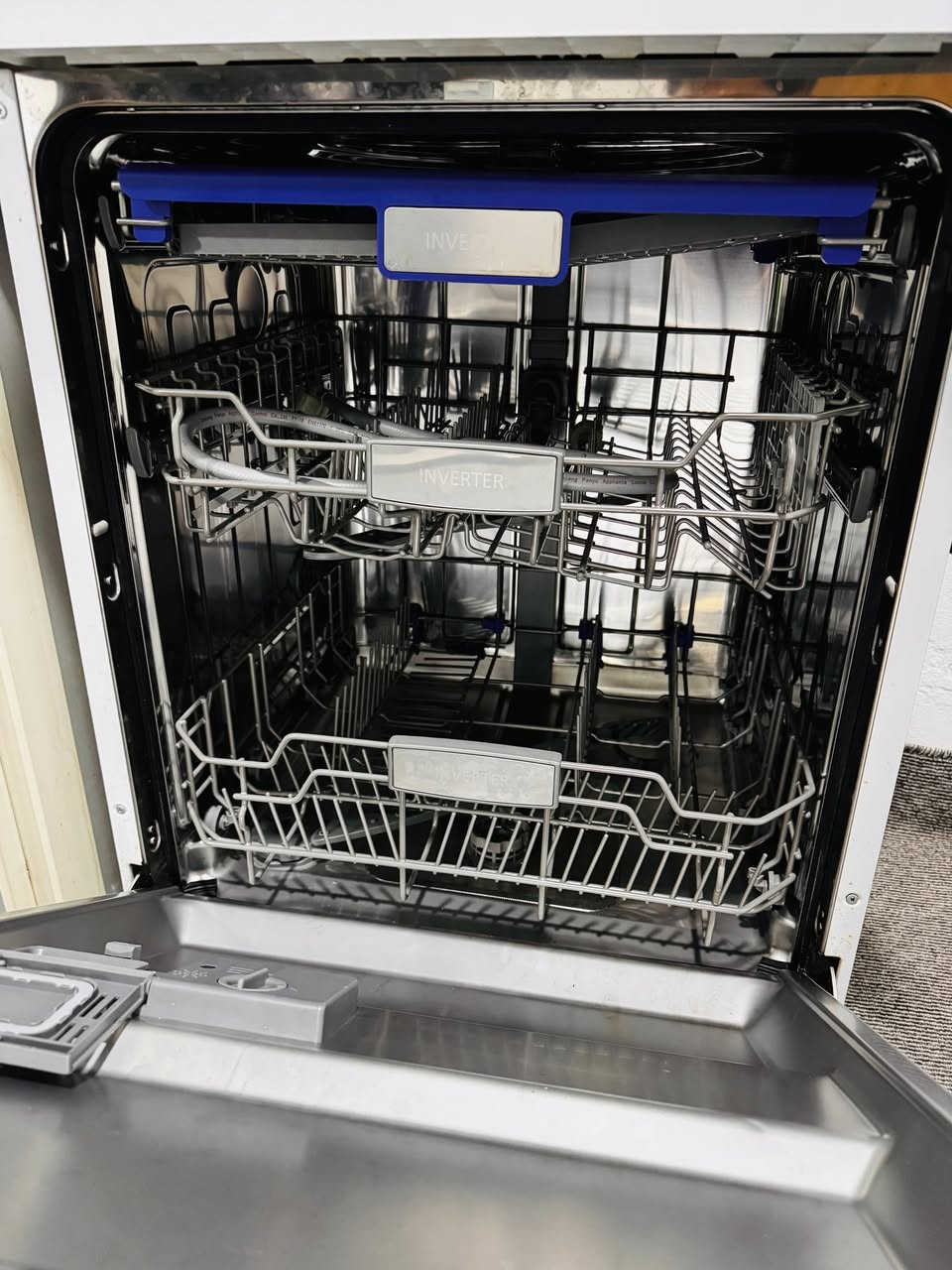 خسالا ئامان شيشتن بوفرووتني ژماركا (LG)فول مواصفات (inverte) كلك كيم كارب سه رف كه ت
هه مي 2جار من نه دايه شولي شه رته 
سعرا وي 250$مجال
***********
