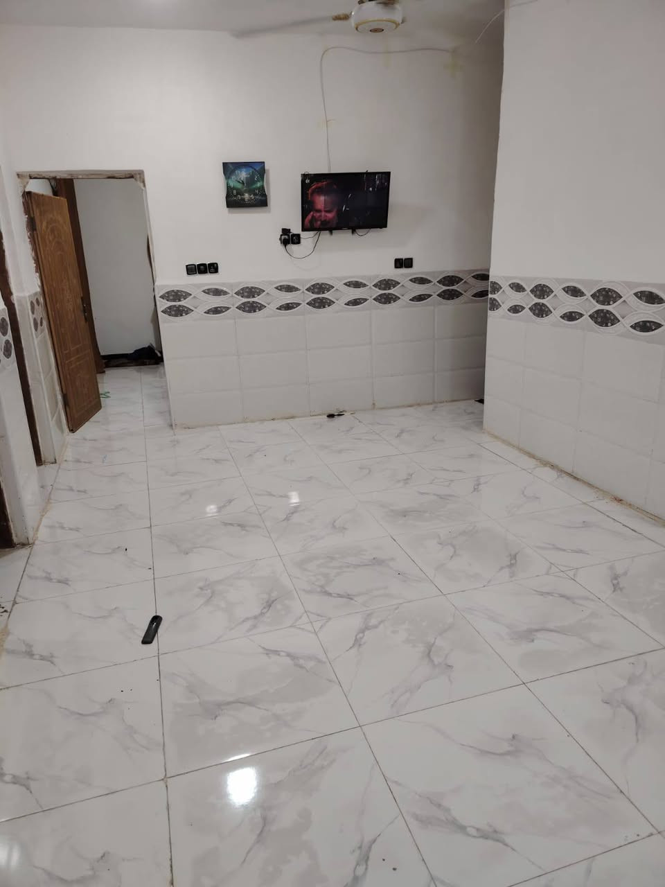 سلام عليكم دار للبيع مساحة 180متر زراعي مرقم بلديه البناء بلوك سطح عكاده السعر ٣٥مليون مع المجال الموقع نجف كوفه شارع المعمل   للاستفسار ***********
