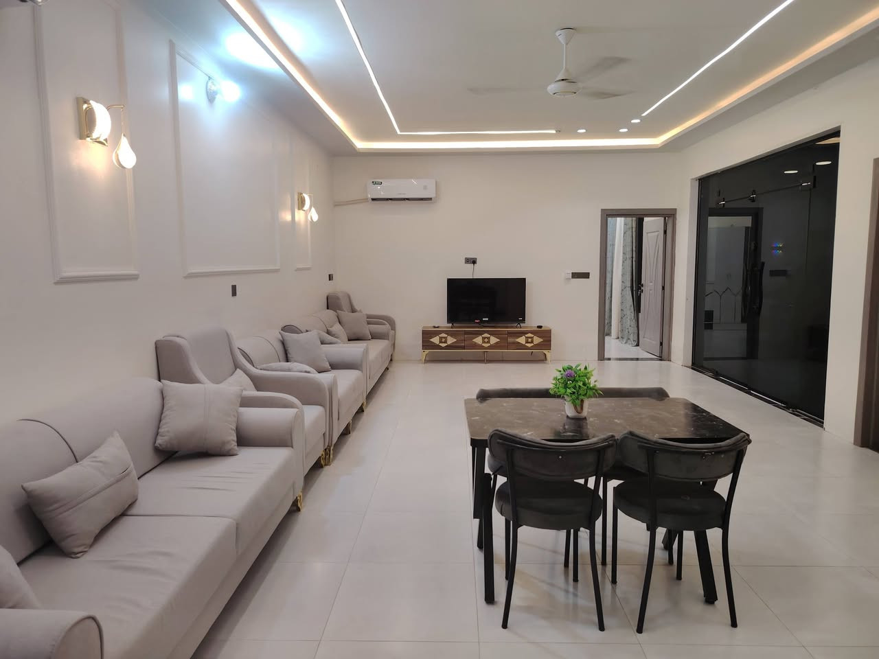 اعلان 📢

تتوفر حجوزات في كافة ايام عيد الفطر المبارك 
للحجز والاستفسار الاتصال 
***********
*********** 
علماً ان المزرعه موثقه بتطبيق اجرلي
