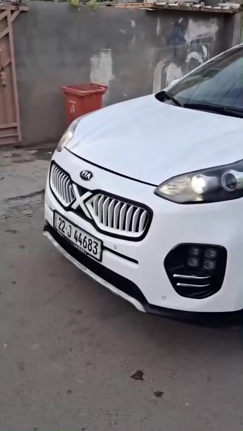 السلام عليكم 
كيا سبورتج 2016 خليجي سلفاكي شكل سبورتج 2019 تجي فول مواصفات لأصحاب الخبرة يعرفون شنو سلفاكي ماشية 126 حقيقي رقم اربيل إنكليزي جديد والسنوية بأسمي وتحويل  مباشر سعرها 166

المواصفات 
✅ فور ويل 
✅ نضام صعود منحدرات 
✅ شاشة اعطال 
✅ سستم صوت JAP بلادي 
✅ بصمة + بصمة أبواب 
✅ نضام صوت GB بلادي 
✅ شحن لاسلكي 
✅ هاندبريك دكمة
✅ سقف بنراما 
✅ كشنات جلد 
✅ كرسي السايق مساج
✅ تحكم ستيرن 3 انضمة ( سبورت ايكو نورمال )
✅ مري شفط مع نضام الترحيب و أشاير بالمري 
✅ تبريد قطعين  
✅ شاشة كامره 
✅ رادار امامي خلفي جوانب ( مانع اصطدام )
✅ كروز مثبت سرعة 
✅ تحكم ستيرن كامل ( فول تحكم )
✅ شاحن واير ليس منافذ UPS امامية وخلفية 
✅ لايتات زنون + كشافات ضباب 
✅ مانع انزلاق
السيارة مال جناي ونضيفة ومتصرف عليها اي شي والطخة اللي بالجاملغ مصلحة عل بارد 

بغداد السيدية ***********
