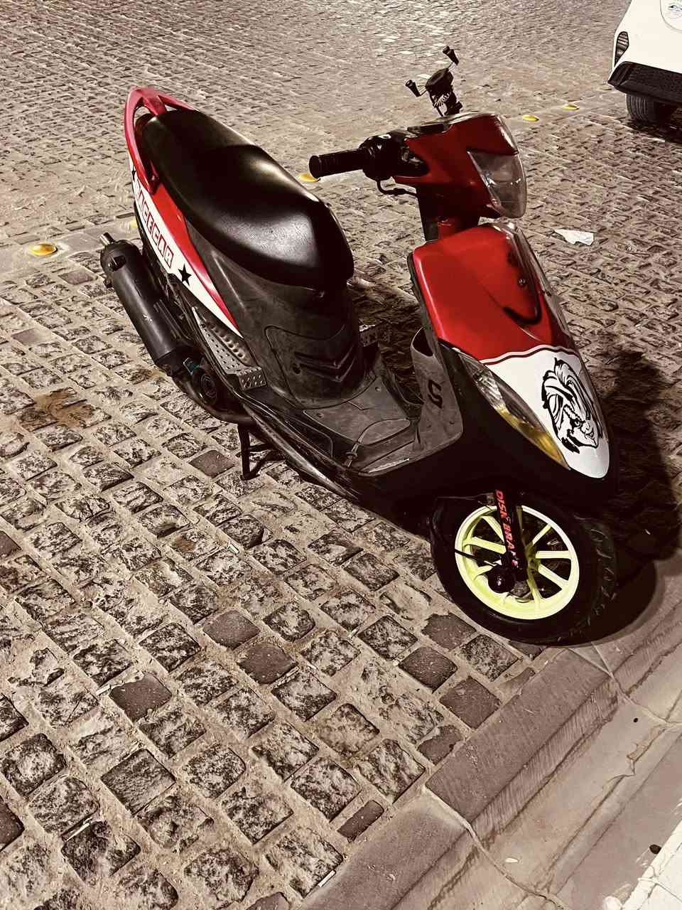 دراجه نضيفه كلها بلاديه مامفتوحه بس الكفر مكسور السعر 750وبي مجال بسيط حك الجيه ***********
