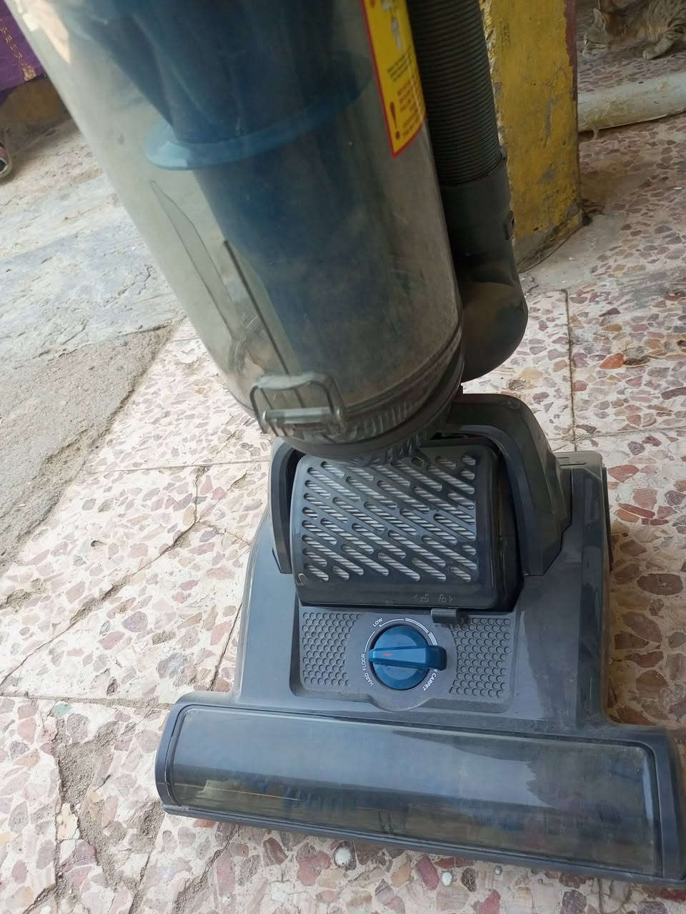 مكنسة كهربائية  تنضيف السجاد والكاربت موضعي جديد السعر 85 الف وبيه مجال ***********
