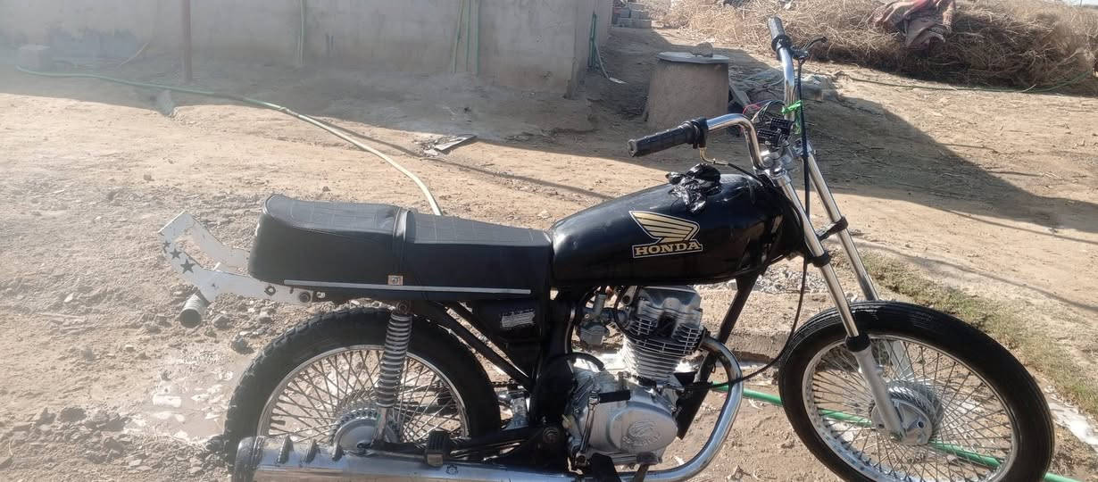 دراجه للبيع موديل 21 كفاله عامه كلك مقفوله عشائر مكانه ناصريه قلعه سكر 350 وبيها مجالس الخاص مفتوح ورقم الهاتف‏‪***********‬‏
