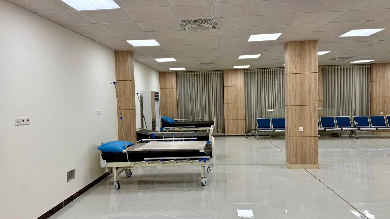 🔹 إعلان افتتاح تجريبي 🔹
يعلن الدكتور ربيع زكي اختصاص طب الطوارئ والحوادث عن الافتتاح التجريبي للعيادة النموذجية ومجمع الطوارئ المتكامل، والذي أُسس ليكون نقلة نوعية في مستوى خدمات طب الطوارئ والرعاية السريعة المقدمة للمرضى.
بعون الله، ستكون هذه الخطوة إضافة مميزة من حيث: ✨ النظافة العالية والتنظيم ✨ احترافية الكوادر الطبية والصحية ✨ حداثة الأجهزة المستخدمة ✨ العناية المتكاملة للكبار والأطفال
🔹 يضم المجمع: ▫️ ردهات خاصة للرجال والنساء ▫️ كادر نسائي متكامل ▫️ زرق علاج وخياطة جروح ▫️ تجبير مختلف الكسور ▫️ مختبر خافر ▫️ صيدلية خافرة (24 ساعة) ▫️ تداخل مباشر من الطبيب الاختصاص
📍 العنوان: الحلة – بداية شارع الحسينية (من جهة شارع 60)
⏰ أوقات العمل حالياً: من الساعة 3 ظهراً ولغاية 2 ليلاً
نسعى لتقديم رعاية طبية طارئة متكاملة بمستوى يليق بأهالي مدينتنا الكرام.
الأعلامي محمد المرجاني


**إذا كنت صاحب هذا الإعلان وتريد حذفه لأي سبب، رجاءا أرسل رسالة إلى الدعم الفني**