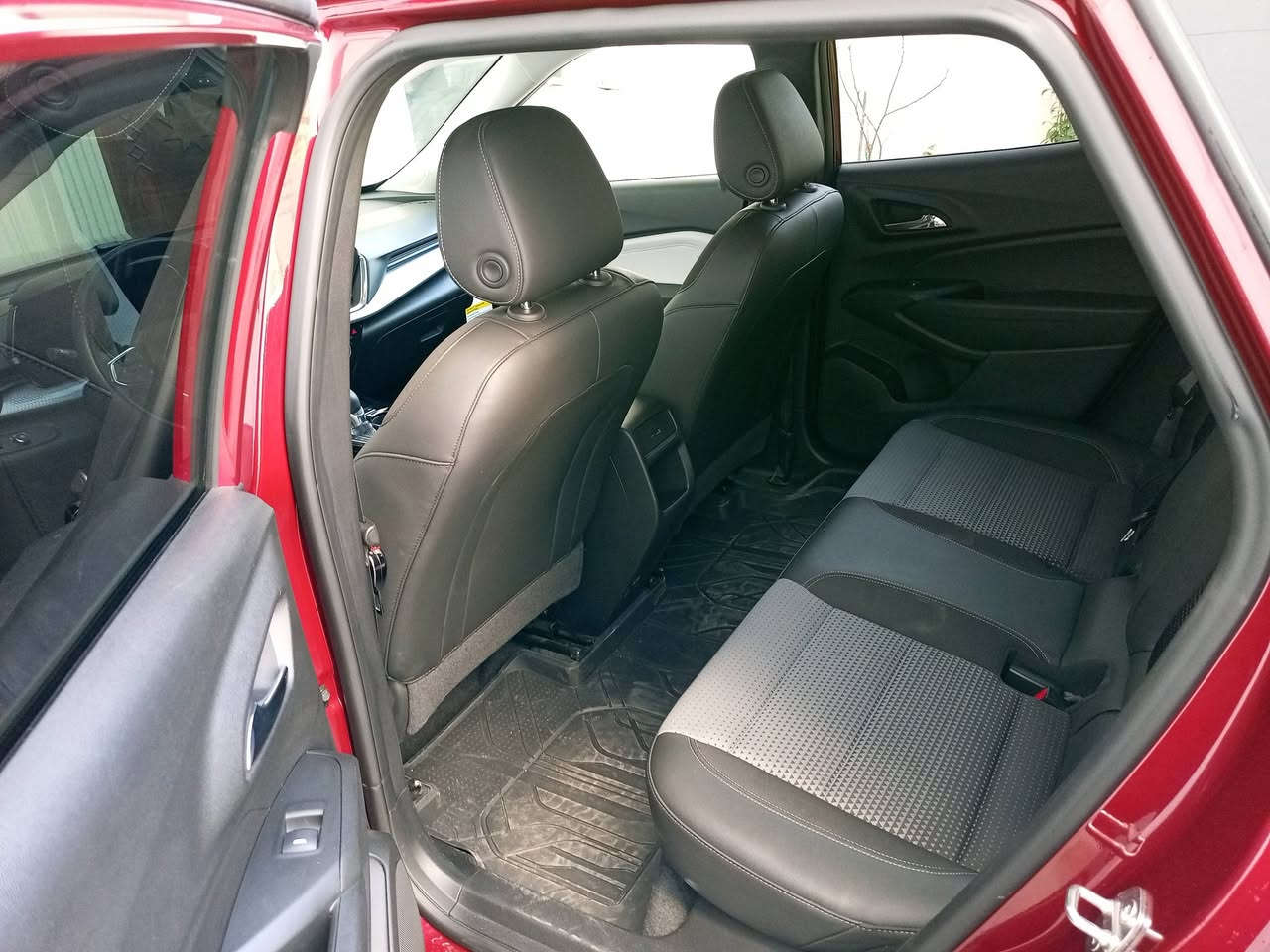 شوفر ليت تراكس 2024ماشيه 16الف صبغ قطعه وحده بنيد وجاملغ مبدل اصلي سعر 150مكان سياره سيديه ***********
