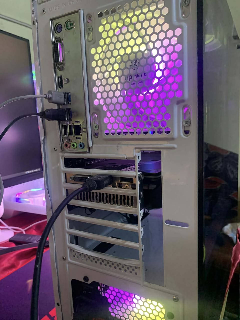 تجميعه حاسبه خرافيه للالعاب والمونتاج باداء خرافي وقطع براندات
CPU:- R7 2700X
GPU:- asus tuf 1660 super OC
Ram:- ddr4 3600 2x8 16 GB cl18 Tforce
POWER SUPPLY:- ROCKET 750 WATT
Cooler:- BYKSKI 240 MM 2 FAN ARGB
CASE WITH 5 FAN ARGB WHITE WITH HUP AND CONTROL
STORAGE:- SSD LEXAR 128 GB
MOTHER BORD :- MSI B450M A Pro MAX 2

كل هاي التجميعه ب ٦٧٥ الف تشغل الي يعجبك باداء حلو ومرتب وعندي كراتين نص قطع التجميعه 
 
مكاني بغداد الدوره حي المعلمين حياكم


**إذا كنت صاحب هذا الإعلان وتريد حذفه لأي سبب، رجاءا أرسل رسالة إلى الدعم الفني**