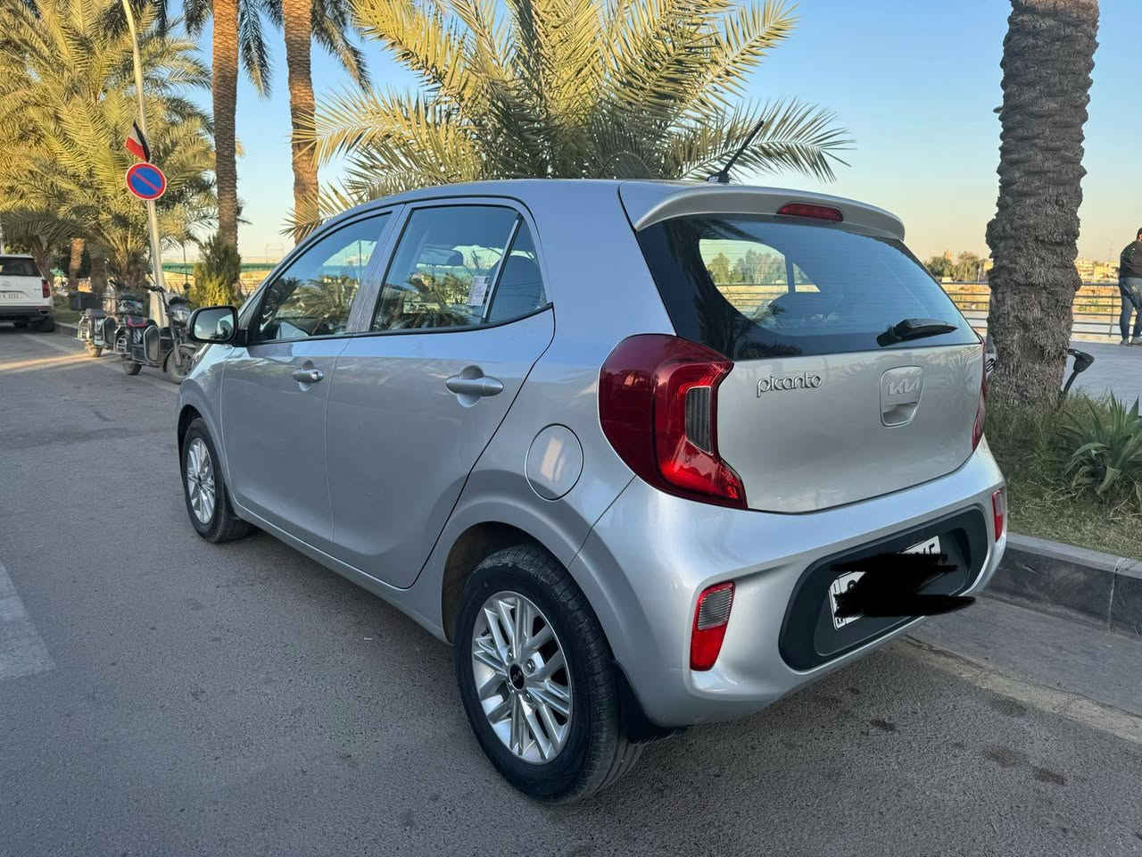 السلام عليكم
للبـيـع

 كيا بيكانتو 2023 خليجي  

كفالة عامة من عدا الدعامية مبدلة 
ماشية ٣ الف ققط زيرو  

رقم اربيل باسم شركة تحويل او وكالة حاضر

مواصفات 

محرك DOCH المرغوب 4 سلندر   

تحكم ستيرن جهتين  

4 جام كهرباء 

بلوجكتر امامي

شاشة 

كامرة دوارة 

بلوجكتر

مري شفط+اشاير مري

ويل كب 

تحكمات استيرن

 حساس اطارات

سويج عدد 2 

‏AUX و USB

 بلوتوث وحاكية تليفون   

للاستفسار :*********** مكان بغداد الجمعيات
