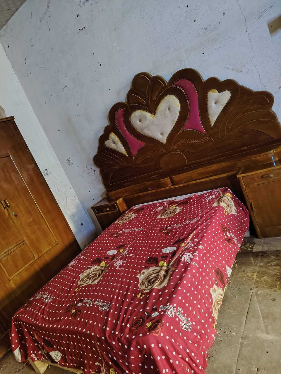 غرفه 5ابواب نجاره 450وبيه مجال ***********واتساب
