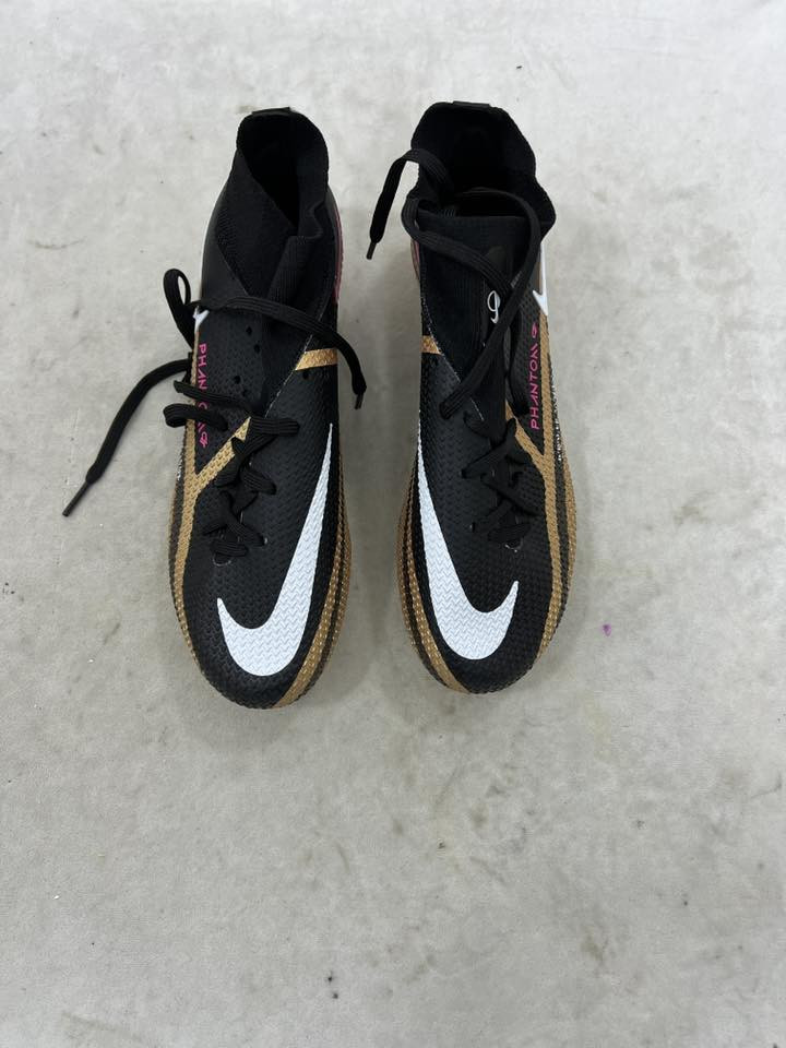 يالله
عدد 8 قطع احذيه رياضيه 
ابيع شلع 
كل طخمين ب ٢٥ الف 
اذا مفرد قطعه ب ١٥ 
يتوفر توصيل محافضات


**إذا كنت صاحب هذا الإعلان وتريد حذفه لأي سبب، رجاءا أرسل رسالة إلى الدعم الفني**