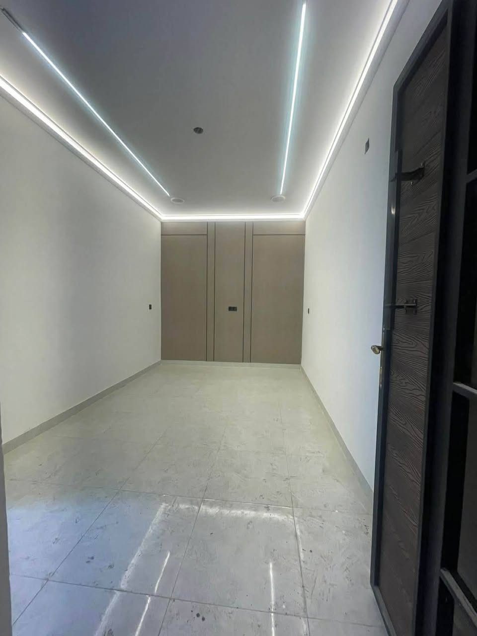 تؤكلنا عل الله
مشتمل للبيع المساحه 50 متر ركن ((ثلاث طوابق))
الواجهه 8.ونص متر
العنوان:-حي الجهاد/ديوان المخابرات/قرب شارع 60/
يحتوي على:-غرف نوم عدد3/صاله/مطبخ/صحيات2/منور/بيتونه/سطح/
طابو صرف/موقع ممتاز ركن/واجهه مميزه/بناء فول مواصفات 
للاستفسار الأتصال 
***********
***********
يتوفر واتساب
