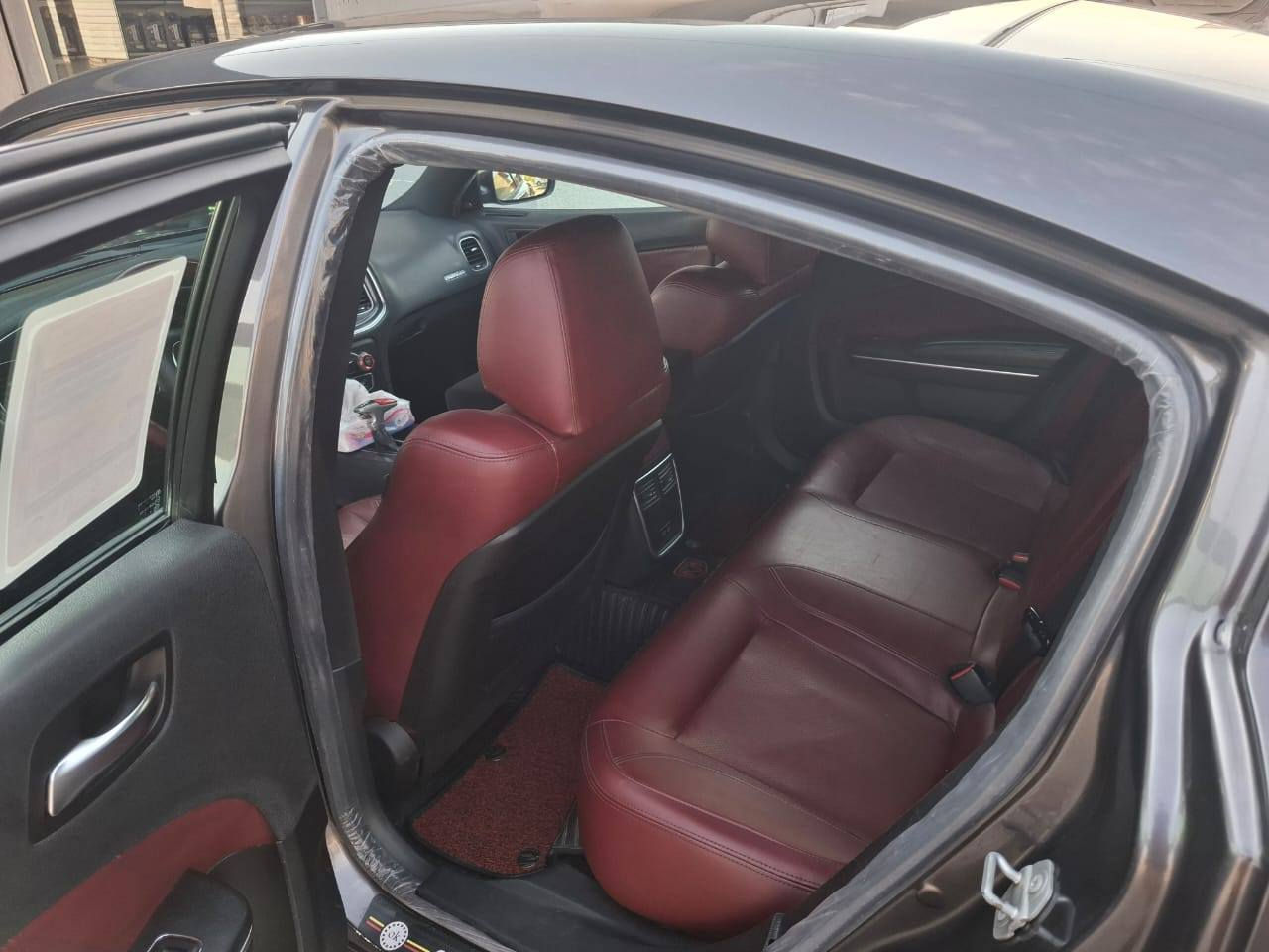 السلام عليكم 
اخوان جارجر ٢٠١٥رقم بغداد دولي السيارة كلين صار بيها بارد جوة قبق البانزين سيارة جاهزة من كير محرك اكسل كلة شرط
شاشه كبيرة 
داخل جلد احمر 
عداد ٢٦٠
سعر ١٨٥وبيها مجال كلش بسيط
للإستفسار ***********
