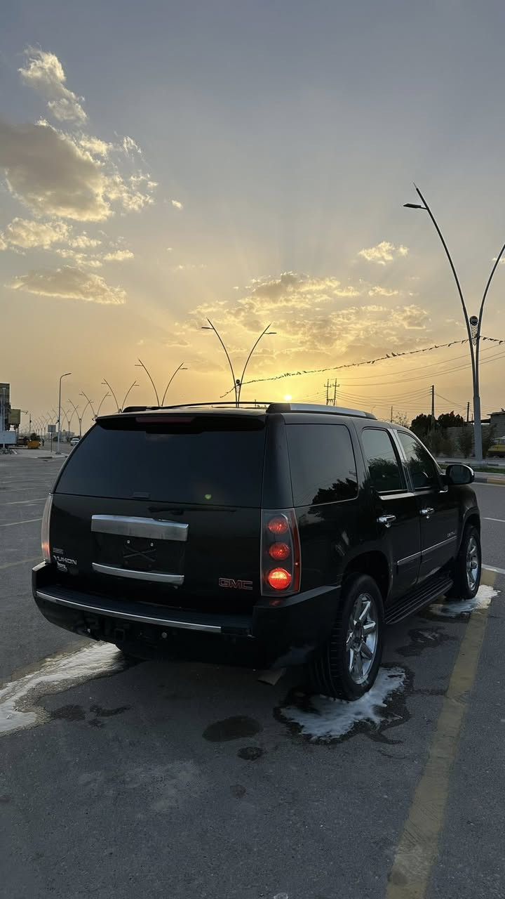 GMC Yukon Denali 
يوكن دينالي 🖤
مديل 12 
رقم بصره انكليزي بسمي تحويل ثاني يوم 
ممشى 140mi 
 الچاملغ الأمامي الايمن صبغ   
موصفات فول لـفول مختنكه 
مكينه 6.200
ويل كروم بلادي 
فتحة 
نقاط عميه 
حساسات كامرة 
كشنات كهرباء + حار بار +  ذاكرة تخزين 
كشن بيجي VIP
كشنات كلها كهرباء قلاب 
سترين كهرباء 
شاشتين 
اضائة ترحيب 
تشغيل عن بعد 
تبرير فول قطعتين ❄️
مكينه كير حداده تخم تاير كلها جديده 🆕  
العنوان: البصرة  
 بيع مستعجل باقي تفاصيل اتصل و تدلل
رقم التلفون: ***********  + وتساب
