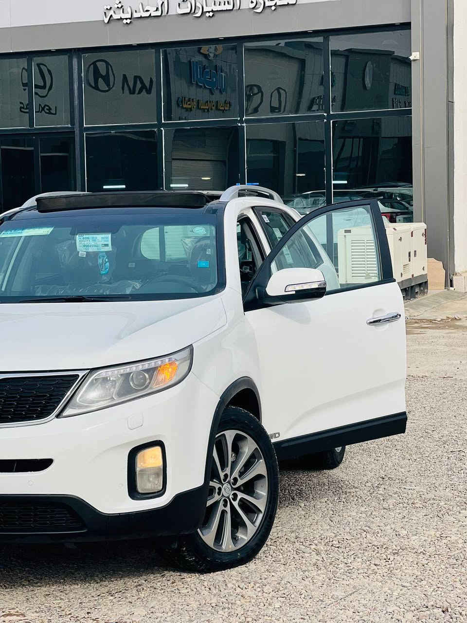 السلام عليكم للبيع سورنتو2015خليجي كويتي 
السياره كلين بدون قطره صبغ ماعده الدعاميات
رقم بغداد سنويه2027تنتهي
موصفات
كشن خزن
تدفئه وتبريد بالكشن
مثبت سرعه
7راكب 
محرك6سلندر 3500
بنوراما
كير محرك شرط 
صدر بي صوت خفيف 
وباقي موصفاته معروفه
ماشيه 194الف
السعر المطلوب 210وبيه مجال للشراي
للستفسار اتصل ***********
