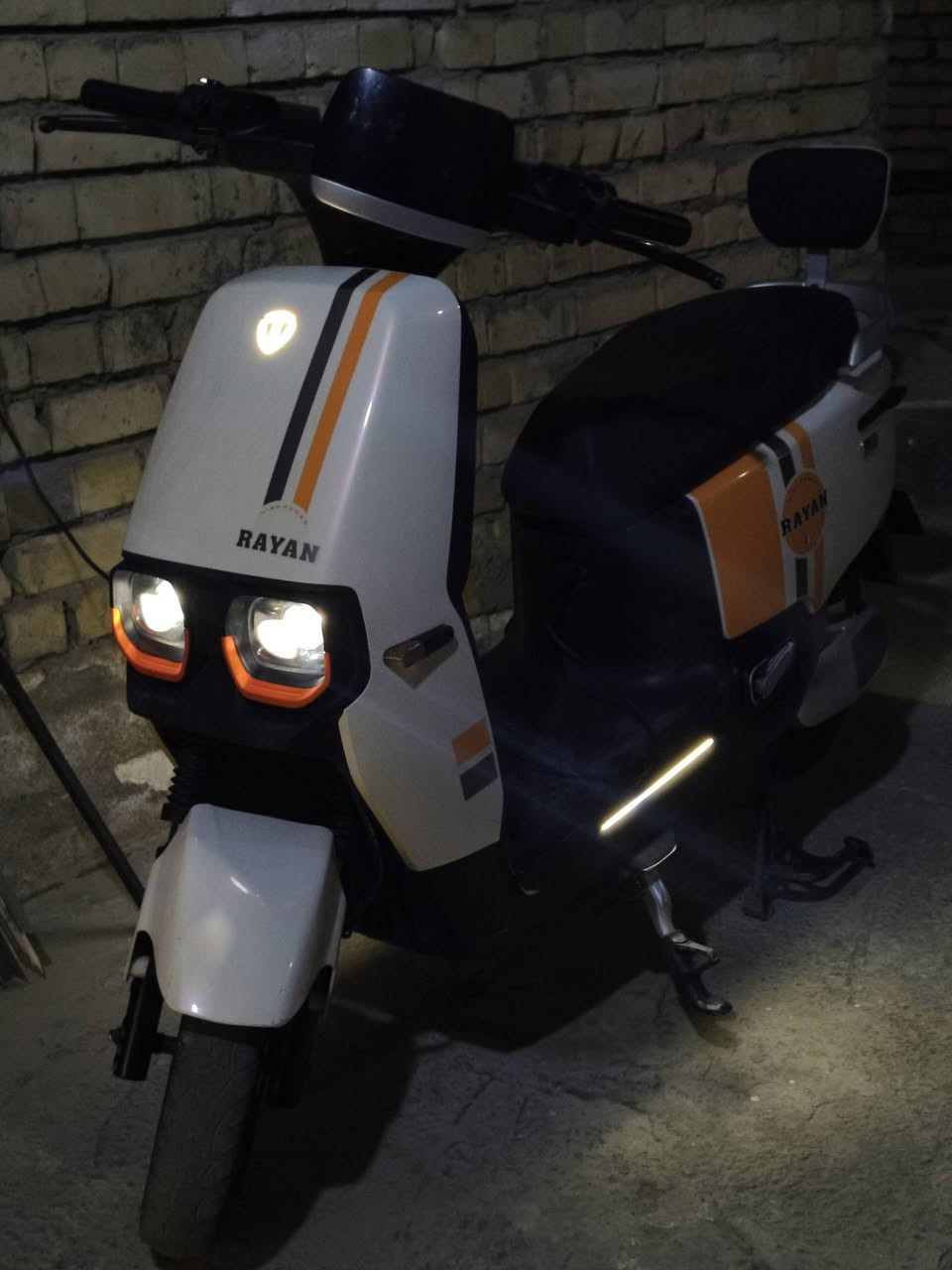 دراجه ريان باب اول دراجه نضيفه95%
مديل25
نظام تشغلي بمصمه🔥
ملف 1500
سرعه 61حقيقي 🔥🧨 
وبيها ضمان من شركه سنه  
سعر دراجه 700وبيها مجال حك جيه
المكان الدوره مدخل البعيثه ماقبيل المصفه  
رقم الهاتف ***********
