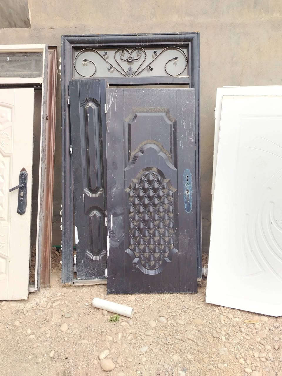 بيبان للبيع العنوان خانقين توله فروش قرب مركز ازادي مقابيل ساحه الخماسي رقم الهاتف ***********

