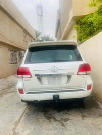 لاندكروز GXR • ٢٠١٠ • ١٢٠٠٠٠ كم