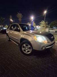 GMC اكديا  2010 شاشة اندرويد + كامرة مثبت سرعة  سبعة راكب  سيارة حلوة ...