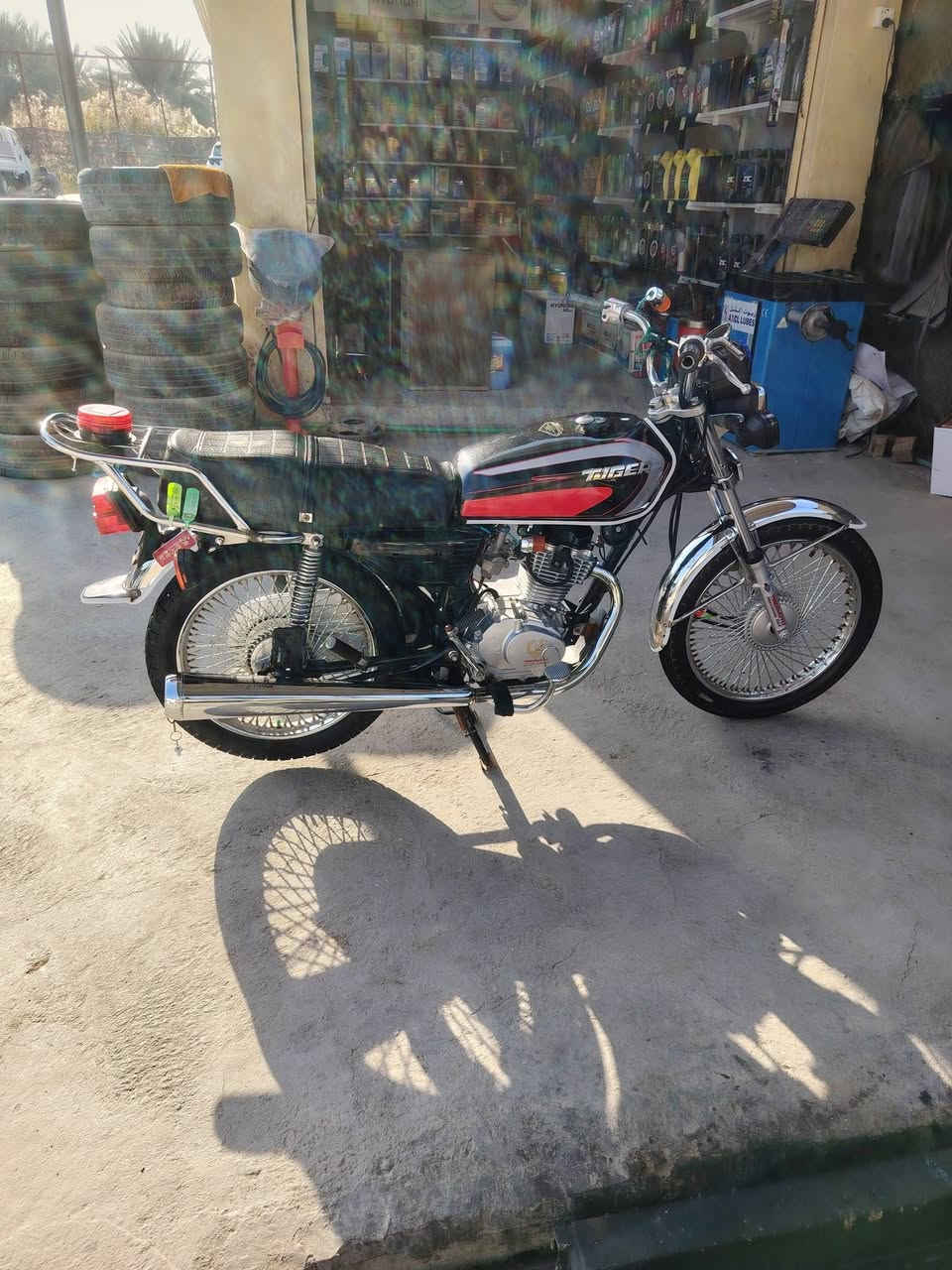 السلام عليكم دراجه للبيع موديل 2018 دراجه كفال عامه محرك مكفول أوراق اصولي اصولي دراجه احل من الصور خيرمن الله دراجه ماتصرف عليه ربع كامل مكمل لبريده يتصل على الرقم *********** مكاني حله
