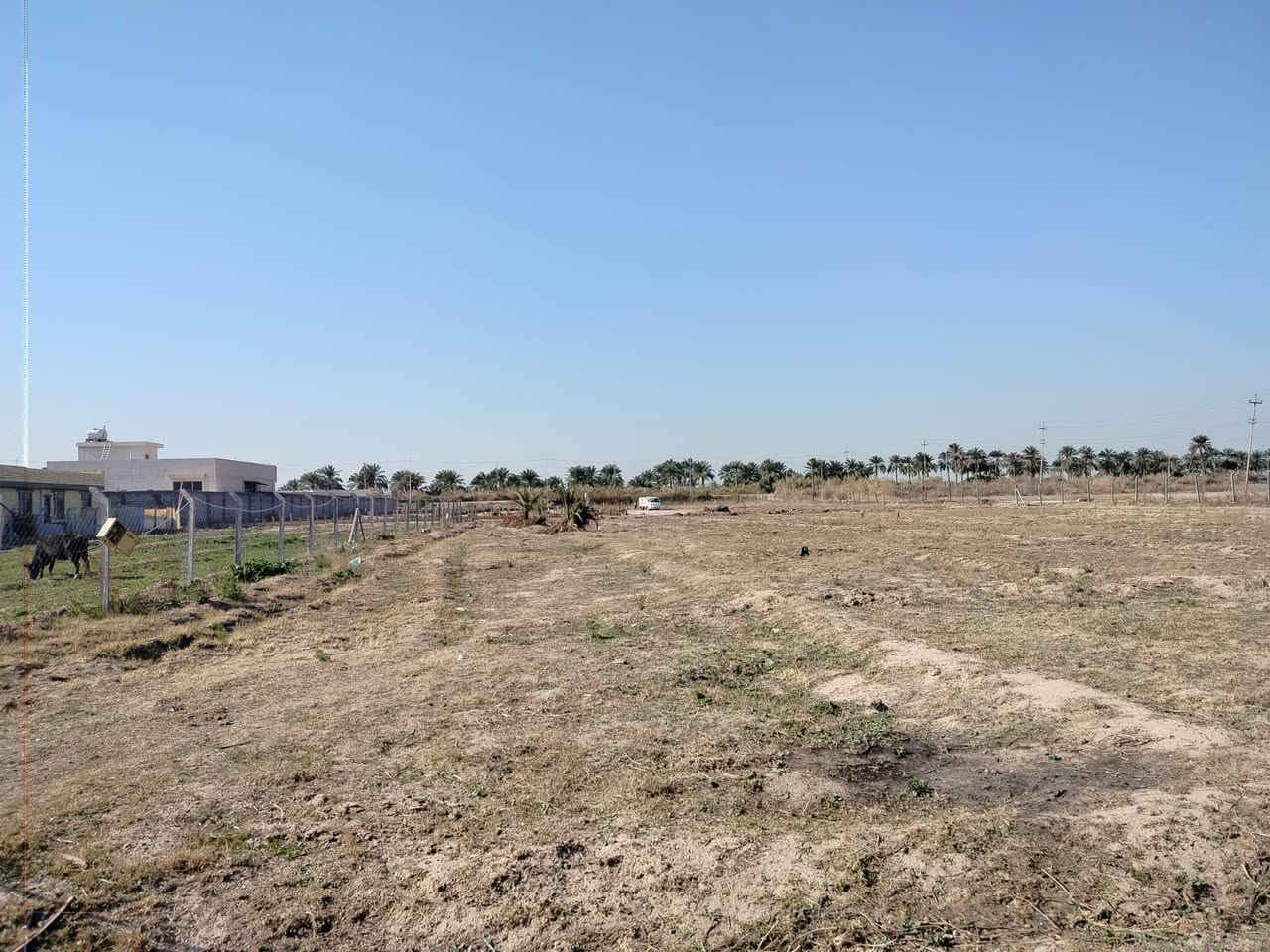 قطعه ارض طابو ملك صرف المساحه دونم العنوان التويثه الغربيه تبعد عن شارع العام ٢٠٠متر الارض مخدومه ومزروعه حمضيات وفواكه وقريب على الشارع العام مباشر  وعلى شارع تبليط ركن ومسيجه بسيم بي ارسي ومتوفر كافه الخدمات فيها رقم مبايل ***********
