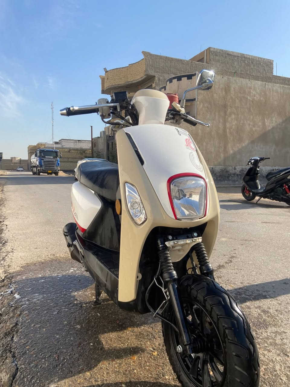 السلام عليكم شلونهم الغوالي دراجه ماكس البيع كامله مكمله كلشي شغال بيه دراجه جديده ما صالله هواي من طلعته من الوكيل شراي يتصل *********** العنوان البصره حي بغداد قرب سجن حمدان
