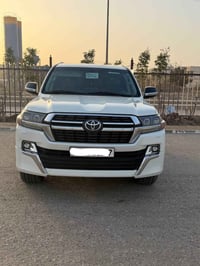 🚗 للبيع: تويوتا لاندكروز 2020 كويتي اللون: أبيض المحرك: V6 سعة 4.0 لتر...