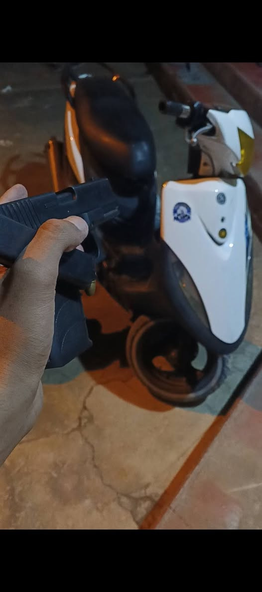 سلام وعليكم للبيع دراجه ماكس عدله 
بوشه دراجه 49 
شغاله كلشي مابيه نكره سلف وهندر 
جاهزه من كلشي سعر دراجه 450 وبيه مجال
رقم تليفون***********لتواصل
