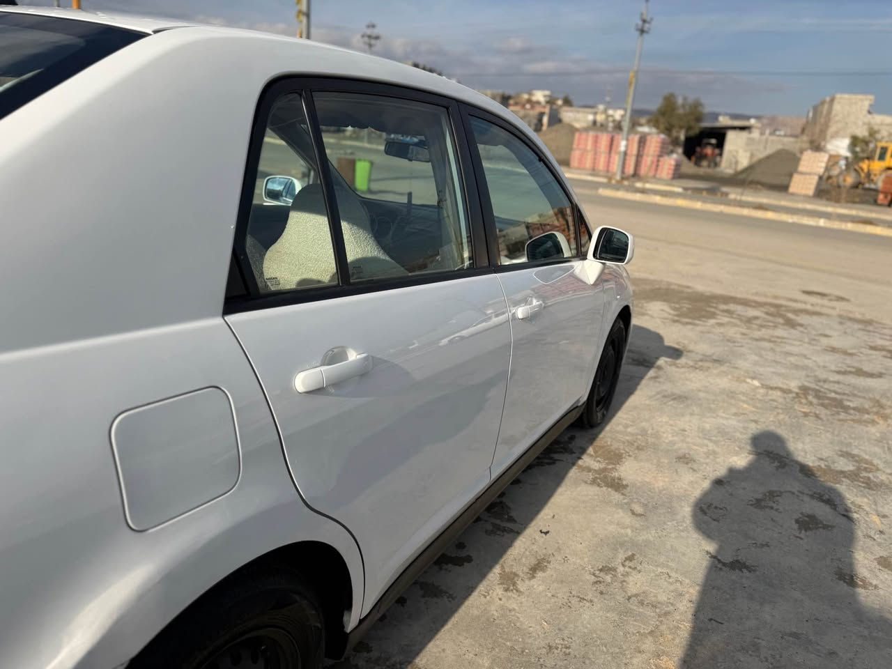 تيدا ٢٠١٢ ناو فورميكا مه كينه گه وره سپى به فرى سه نه وى و ره قه مى نوييه تا ٢٠٣٠به ناوى خومه وه يه  ته نها يه ك په له ى بوياغه بى ده عم و ليدراو  مالى دوسته چوار تايه ى نويى له سه ره ته قه و ره قه ى نيه گير و مه كينه به شه رتى فه حس 
سعرى ٩٨ وه ره قه و مه جاليكى كه م 
***********
*********** كويسينجاك, أربيل
