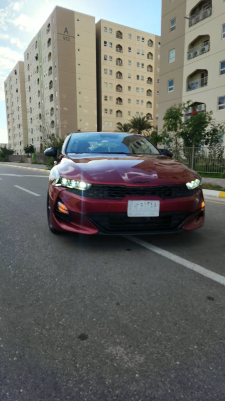 كي فايف K5 للبيع...
موديل ٢٢ امريكي  1.6 TURBO 
حادثها من امريكا بنيد وجاملغ وبالعراق ربع جاملغ صبغ(شفه الجاملغ)
مواصفاتها :
لايتات LED عدسات (الانارة جدا قوية)
مع تشغيل واطفاء تلقائي بالاماكن المضلمة
تحكمات كامله 
قيادة شبة ذاتية 
الحفاظ على المسار 
رادار امامي وخلفي 
توقف تلقائي 
تشغيل عن بعد 
شاشة وايرليس
 (اندرويد اوتو وابل كار بلي )
تبريد مناخين 
ترحيب عند الاقتراب 
تسجيل صوتي لقمرة القيادة 
اربع وضعيات قيادة للسيارة
ثنين وضعيات تحكم للستيرن 
هاندبريك كهرباء واتوا هولد
جنطه شبه تلقائية تفتح عند الاقتراب 
السيارة جاهزة من كلشي وعليها ادامه وتايرات جديده وباتري جديد 
ترايها مفتوح لاي مكان 
السعر قفل قفل ١٦٠ 
الرقم *********** 
موجود واتساب
