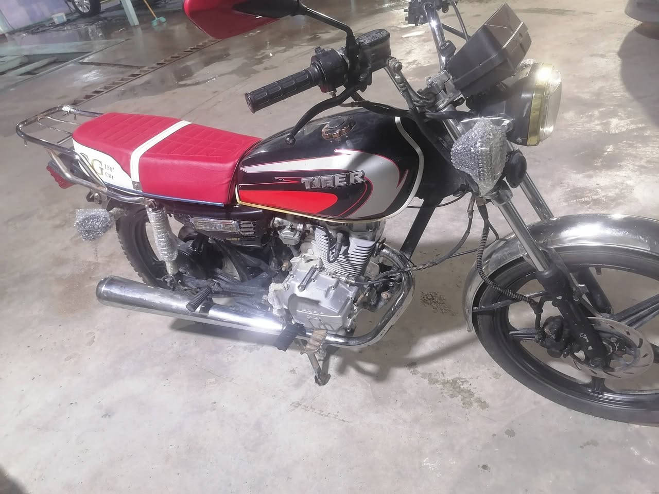 سلام عليكم دراجه سيفان مديل 2021 شاصي اصولي مديل 18 داجه كامله مكمله بوجهك للشارع مكينه مامفتوح بيه برغي عله وضع لشركه اوراق اصولي سعر ٤٥٠بيه مجاب بصيط كلش مو تجيني اطيح ١٠٠ الف مكاني بغداد بسمايه كل نقص مابيه رقمي والشراي يتصل *********** مو شراي لا تشلع كلبي فدوء اروحلك
