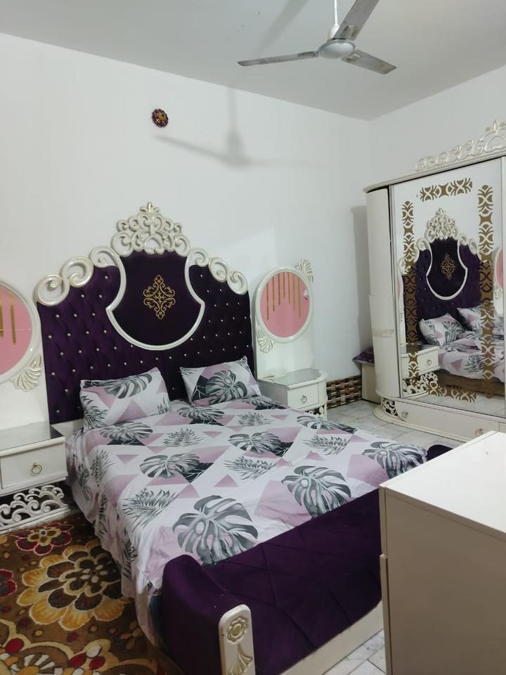 بيــــت للبيــــــع
في حي الزهراء مساحته ( ١١٤ ) متر مربع 
يتكون من 
١. غرفه نوم 
٢. استقبال
٣. صاله
٤. مطبخ 
٥. صحيات 
٦. السطح شتايكر 
٧. السقف عكاده
السعر المطلوب ٨٥ وبي مجال 
للاستفسار الاتصال
 ابو ريتاج ***********
