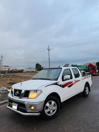 نافارا ٢٠٠٩ • أحمر • أوراق