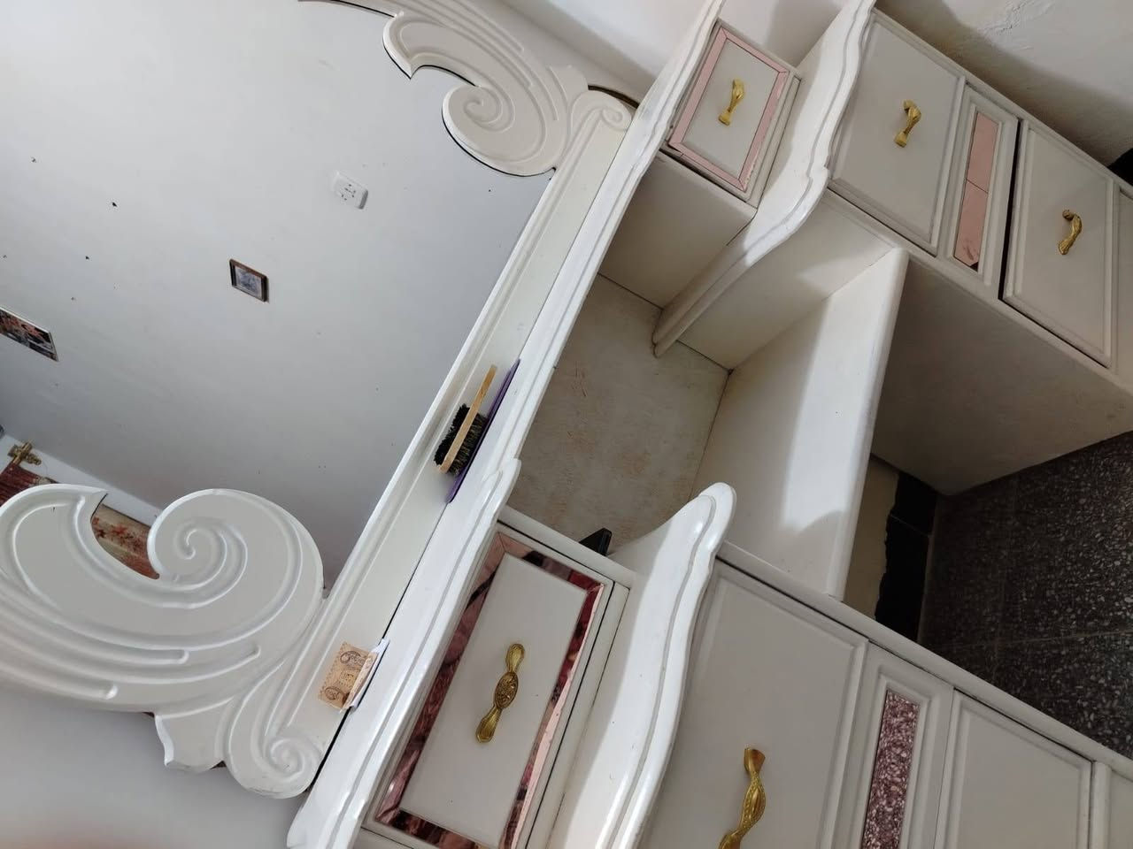 للبيع
7 قطع 
بيها ضرر بسيط 
شوف النضافه بصور


**إذا كنت صاحب هذا الإعلان وتريد حذفه لأي سبب، رجاءا أرسل رسالة إلى الدعم الفني**