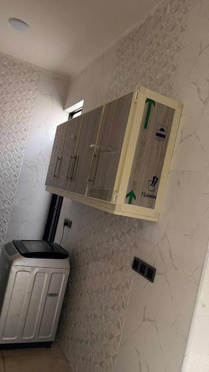 عندي كاونتر 3متر و٨٠ قياس الأرضي والملحق
ووياهم ملحق اضافي سويته ب3مليون ونص قبل شهر واكو وصل بيه من أقوه الامنيوم مطعم بدواخل قويه بي دي اف بيه طباخ مصري درجه اولئ ومرشحه إيطالي وسنك سل ستيل وافخم انواع المرمر واصلا احنه ما مستخدمينه اقل الشهر اكو بيبان ومجرات بيه ما مفتوحه اصلا مشترينه ب3ونص مليون اريد ابيعه مليون و٨٠٠ فقط لأن مستعجل وعندي سفر وبالعافية ع الي ياخذه وبيه مجال إذا كان شخص فعلا شراي
واتساب
***********
