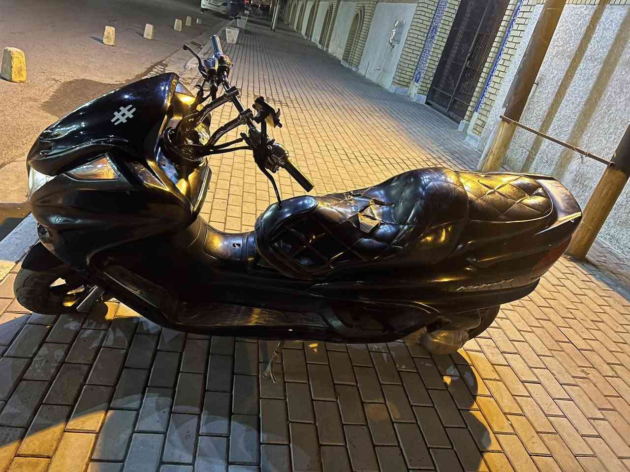 ماجسته دبل رون دراجه ناعمه كلش لا صوت كلجات ولا اي صوت ادامه كامله على الدراجه   صدر جديد كتف شحن جديد فيت بم جديد راديتر جديد بلك ان جي كي ابو الخط الازرك مال كصه جديد   كابريتر  مال كصه جديد الدراجه صافيه مابيها اي خربطه. ترايك وين متريد 
كت نيكل كامل قبق وجه مكينه ميكل ستيرن رياضي نيكل فلنجه وفج دسكات نيكل رياضي عنابير جديده سبورت دبلات جديده نيكل كهربائيات كله شغاله حماوه كيج بانزين كيلو متر رون كله شغال  الدراجه خير من الله كفراته شويه مشخطه.   السعر 600بغداد حي الجهاد 
***********
