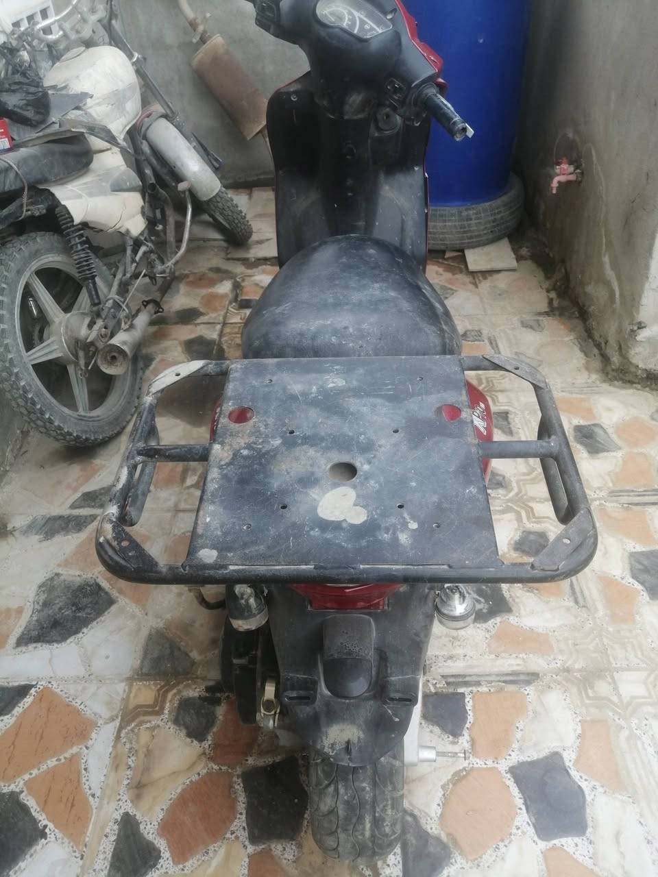 دراجه سيام للبيع شغاله وكامله مكاني واسط حي الحكيم سعره ٤٠٠ الف وبيهه مجال رقم هاتفي ***********
