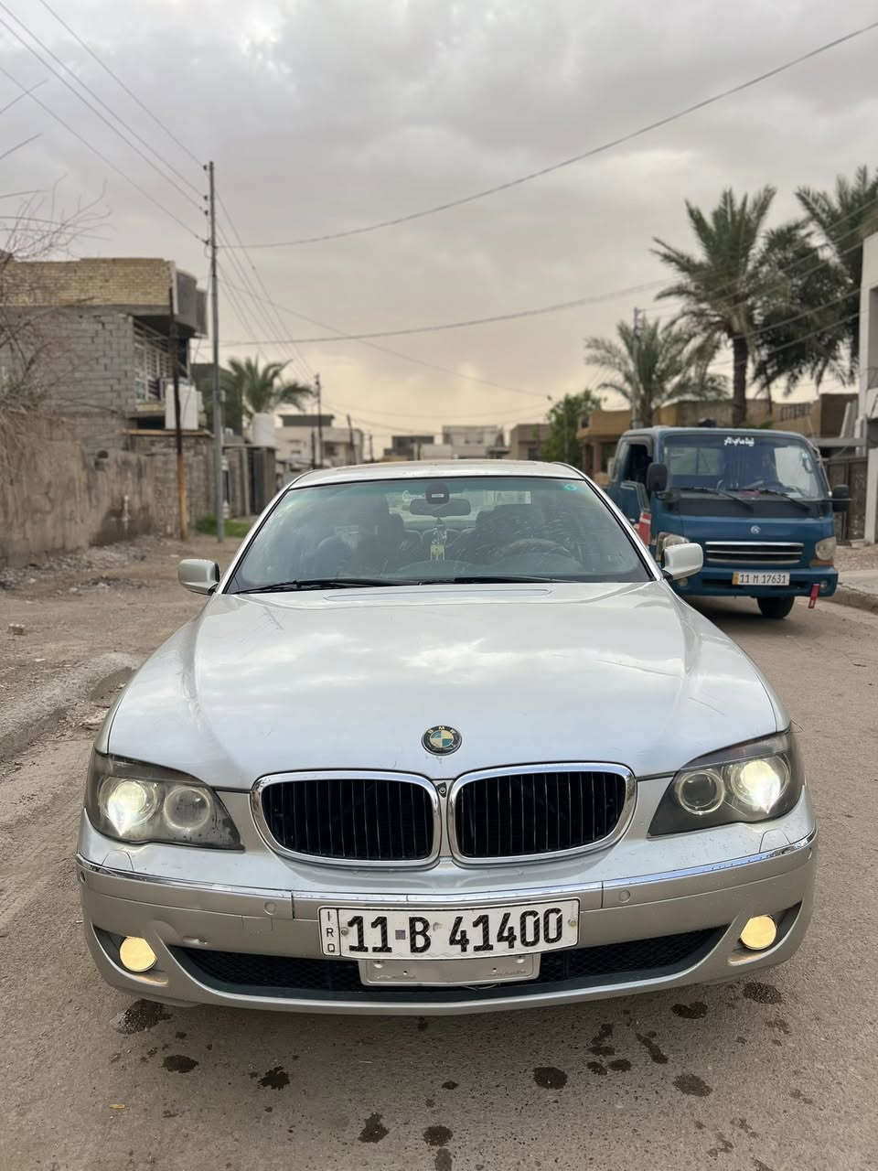 السلام عليكم اخوان بيع مستعجل بي إم دبليو. باخره 
موديل 2006. بلاد أصل 750il فول مواصفات
 مكينه وكير مكفولات  بلادي 
رقم بغداد الدولي بأسمي شخصيا. سياره علا ايدي 
 دواخل خير من الله كشنات كهرباء ستيرن كهرباء. كروز سرعه هواي مواصفات معروفه الباخره بوب وجنطه شفط بس باب اماميه واكف شفط 
 
سياره جاهزه وخير من الله بكل وقت حتا باتري جديد. 
تخم ويل شعاع ١٨ بلادي.  تايرات نظيفه 
السياره بيها ظربه جاملغ خلف صدر فقط   
وجاملغ امام سايق  بس مو قويه  ومشتغليها فول وصفاحها موس  
سياره كلش حلوه بيها صبغ حزام وقبل سبوع فقط تبخير وكلير قماره وجنطه اثر جراد وعندي صور قبل لا اصبغ لان سلفر معروف يطفي  
سعرها ١٠٠ قفل. والشراي يتصل فقط مراوس ماراوس فقط  اخوتي ♥️
*********** مكاني بغداد محمودية
