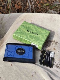 محفظة رجالية • أزرق مزخرف • نظيفة ١٠٠٪