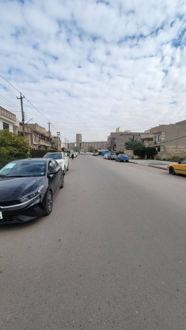 🏢 للإيجار في السيدية – بيت تجاري
📐 المساحة: 150 متر زنجيل على شارعين 
🛣️ على شارع عرض 30 متر
 📍الموقع شارع الأمن 📍
⚡️ يرهم أي نشاط تجاري ⚡️
يؤجر  تجاري گ مقر شركة او معهد او حزب او غيرها من الامور التجارية الاخرى
🛏️ يحتوي على 3 غرف نوم
🍽️ مطبخ
🛋️ صالة كبيرة
🚿 خدمات
🚗 كراج كبير
📞 للاستفسار أكثر:
الاتصال عبر الرقم التالي

 ( *********** )

(يوجد واتساب)

#بيت #عقارات #منزل #بيع #وساطة_عقارية
#شركة #سيدية #بغداد #عراق
#عقارات_السيدية
#عقارات_الكرخ #ايجار_تجاري
#بنايات_سكنية
#عقارات_القادسية #عقارات_اليرموك #عقارات_المنصور
#عقارات_الحارثية #عقارات_الكاظمية #عقارات_الاعظمية
#عقارات_العطيفية #عقارات_حي_الجامعة
