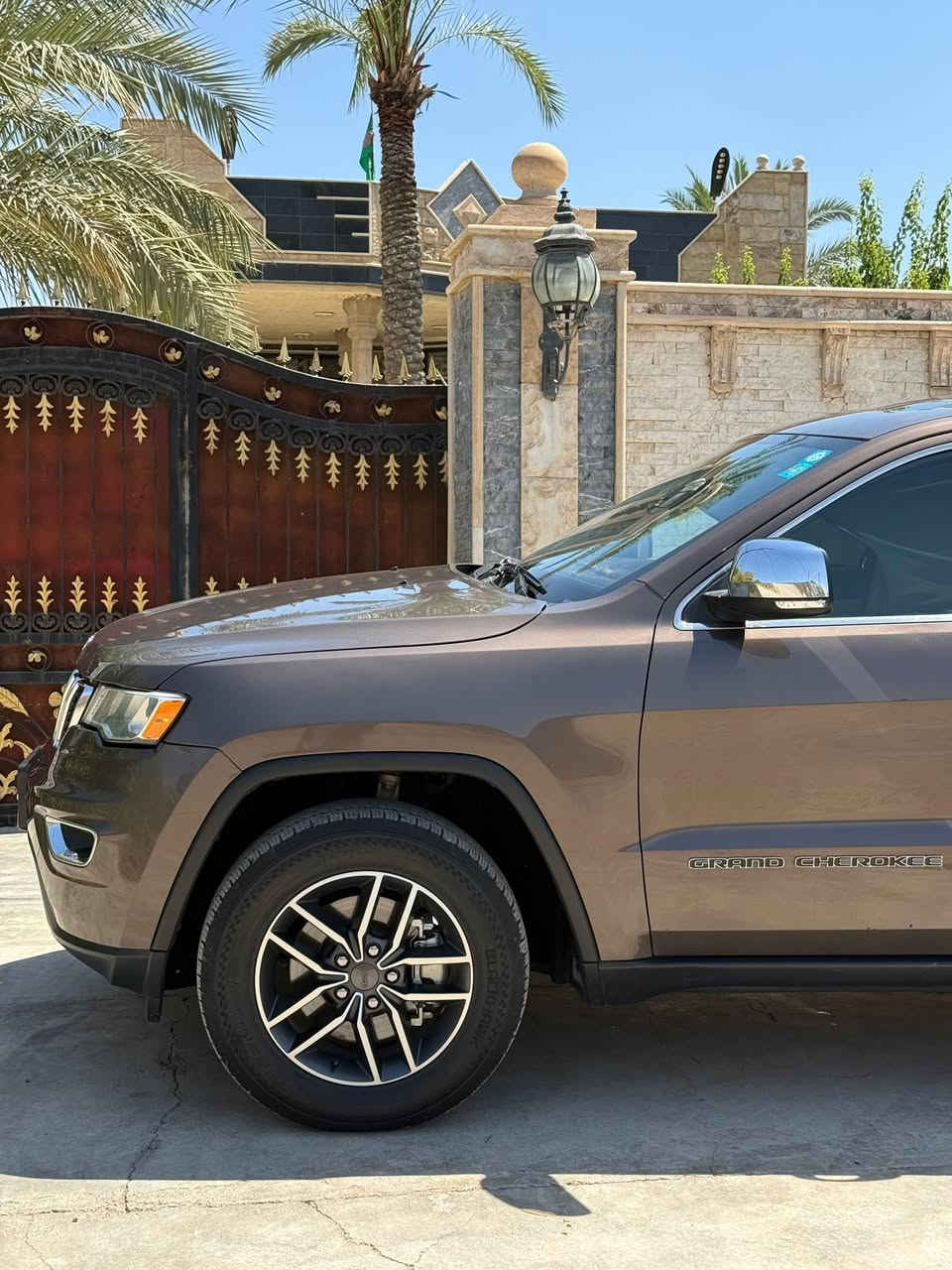 السلام عليكم 
2021 JEEP GRAND CHEROKEE, LAREDO (لمتد )

للبيع او مراوس حسب القناعة

جيب لاريدو وارد امريكي موديل 2021

سلايد فول 

بصمة تشغيل 

كشنات كهرباء 

رادار نقطة عمياء تحديد مسار 

داخل بيجي 

قطعتين تبريد 

لايت زينون عالي ناصي

شاشة وكامرة دوارة

سيارة ماشية.  29 الف 

رقم بغداد الجديد هزه وفحص جديد بسمي

حادثه بنيد سطحي 

تخم تاير جديد *********** واتس أب 
*********** فقط اتصال 

مكان السيارة بعقوبه
