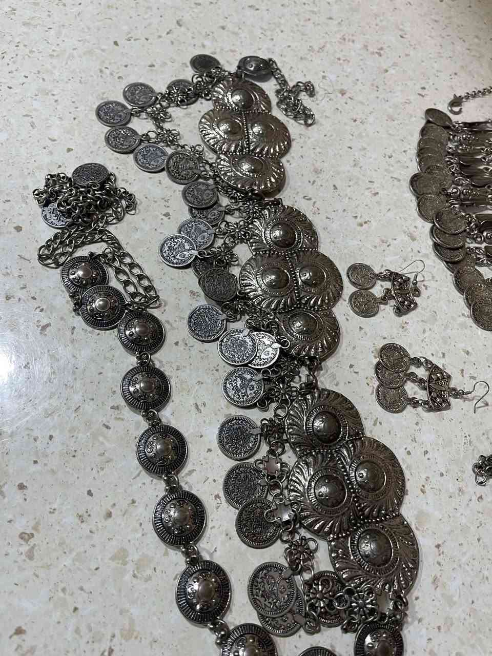 ئە م تاقمە بو فروشتن زور تایبەتە هی ئیستا نیە زور کونە بە لام زێوی اسڵ نیە لە سلێمانی نرخی ٨٥ ماملە


**إذا كنت صاحب هذا الإعلان وتريد حذفه لأي سبب، رجاءا أرسل رسالة إلى الدعم الفني**