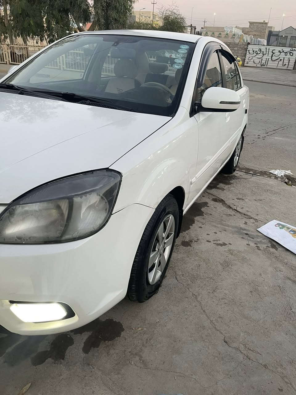 السلام عليكم
كيا ريو للبيع 
موديل 2011
لون ابيض 
سياره حلوه وجاهزه 
كير ومحرك شرط 
شاشه وكامره بيها
داخل صحراوي 
سنويه جديده ورقم مسطرة اربيل  
وهزه جديده 
محرك 14 الاصلي تبريد + تتفئه شرط
لا صرف ولا نفخ
تحكم بالمري + اشاير 
كابون بانزين بيها 
بسمي انا الشرعي وشرط التحويل 
السعر 105 وبيها مجال 
ضررها جاملغ السايق بدون دواخل +البوند مبدل سونرها مرفق بالصور 
مكان السياره موصل 
للتواصل
واتساب + اتصال
***********
