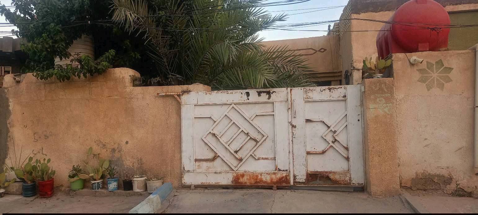 السلام عليكم
بيت في حي الانتصار للبيع

المساحة 157

البيت مكون من غرفة ومطبخ واستقبال وصحيات داخلية وصحيات خارجية ومنور كبير البيتونة حجمها مناسب ايضاً

ويحتوي على حديقة واسعة

العنوان حي الانتصار الفرع الثالث (الشارع العريض) مقابل مولدة ياسر 

السعر 75 وبي مجال بسيط

للاستفسار مراسلة الصفحة أو

***********