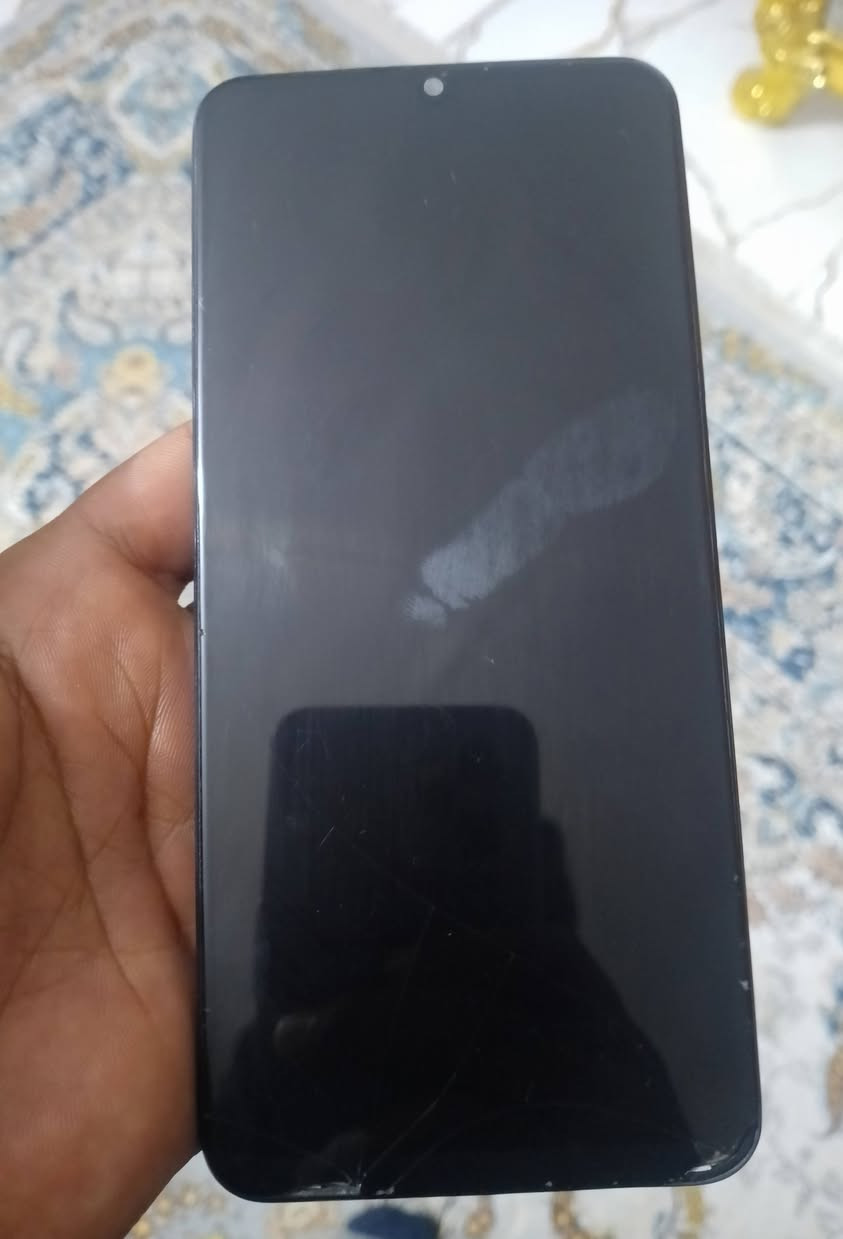 السلام عليكم اخوان جهاز ريلمي نوت 50للبيع جهاز كلش نضيف ماصار شهرين من اخذته جهاز بس شويه لشاشه مثل ماموضح عدكم مكاني ناحية الامام ليريده يراسلني خاص أو يتصل عل رقم ***********
