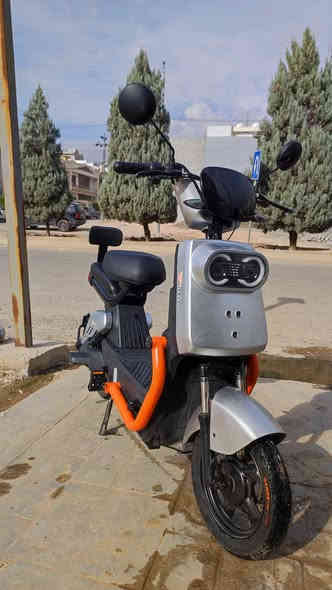 دراجة كهربائية 4 بطاريات حجم كبير
صرلها أقل من شهر من الوكالة
جبتها بـ525الف بدي فيها 425 الف وفي مجال 
رقم تواصل *********** في واتساب .
تواجد اربيل سيدو بارك
