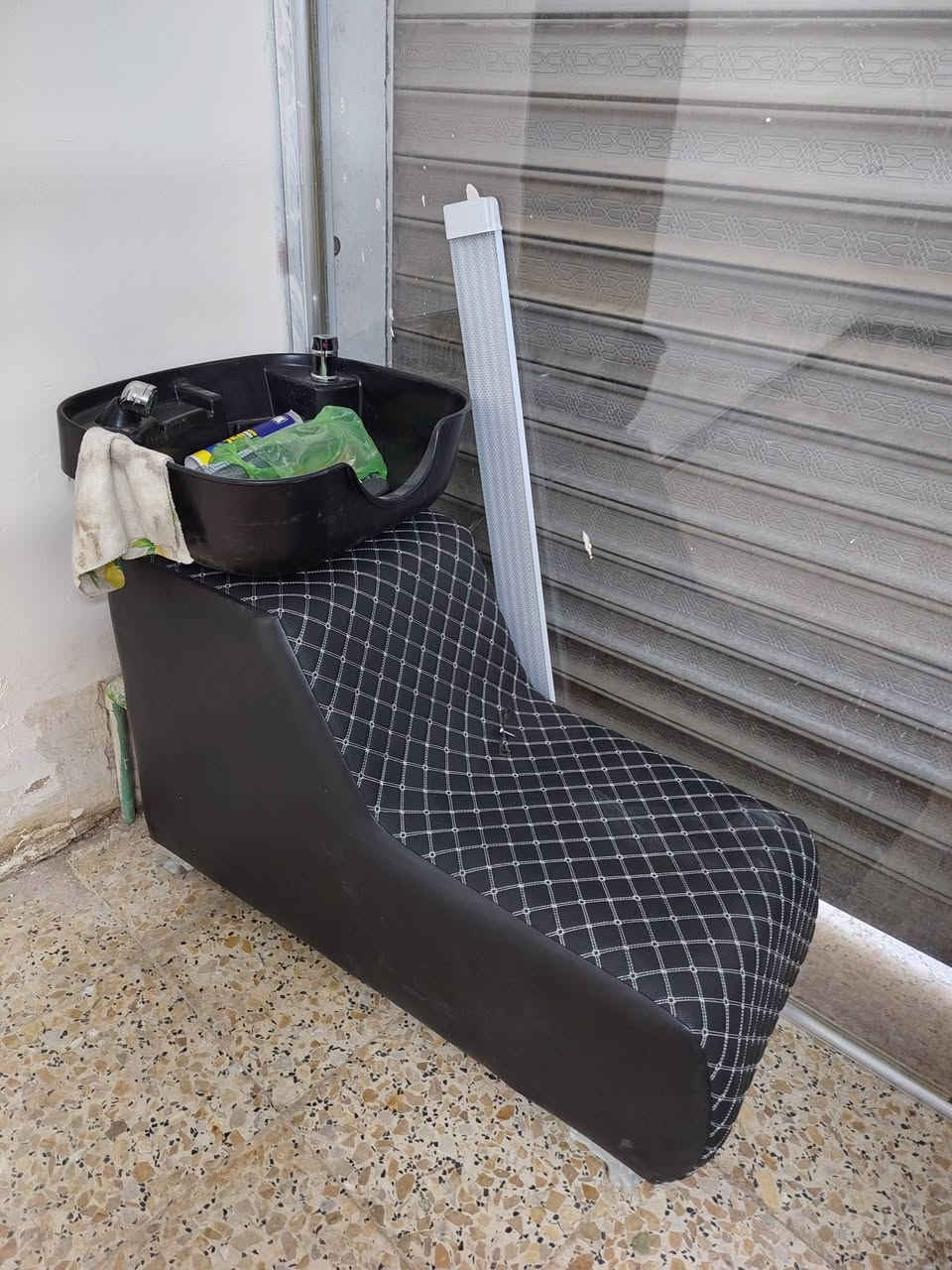 السلام عليكم عندي هاي الغراض جدد بعدهم ما مستخدم للبيع وهم عندي جام خانه كاملة هيه وحديد وياها للأتصال على هاي الأرقام *********** او ***********
