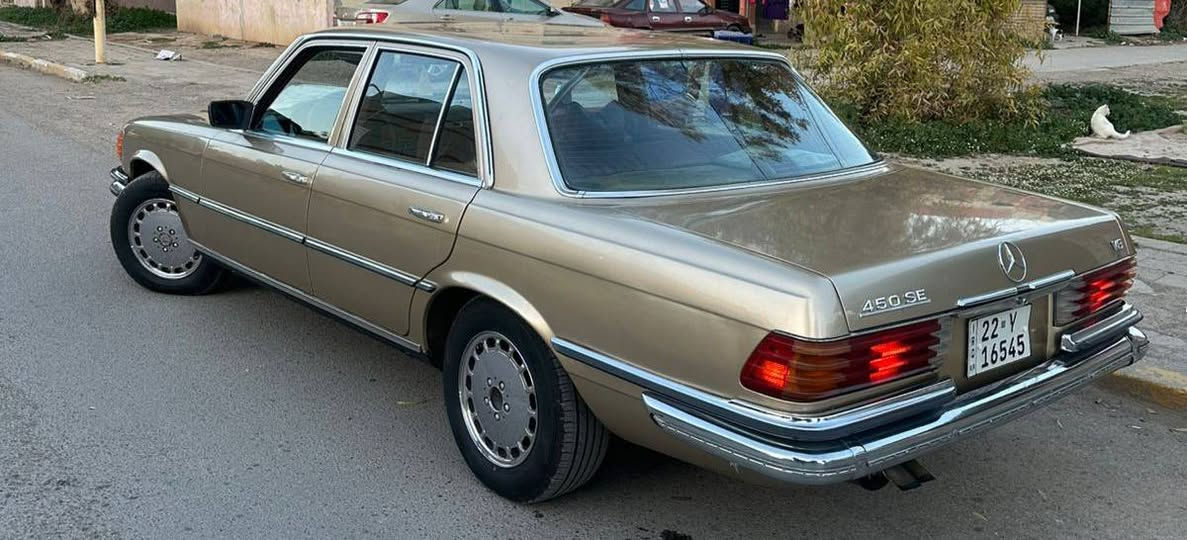 للعشاق كلاسيك  للبيع مارسيدس  450SE موديل 1973 السيارة وكاله كلها بشرط كيرمحرك تبريد تدفئه كهربايات  كلها شغال وبي وضع شركة ماشيه 17 الف حقيقي اسبير مانازل السيارة كلش جديد سنويه ورقم وهزه وبراد جديد شرط تحويل ووكاله السيارة مال بيت وجانت مضمومه ومامشي اخت زيرو السيارة فول مواصفات السعر تعال خاص اذا شراي وتدلل العنوان كركوك الواسطي شقق الغاز***********
